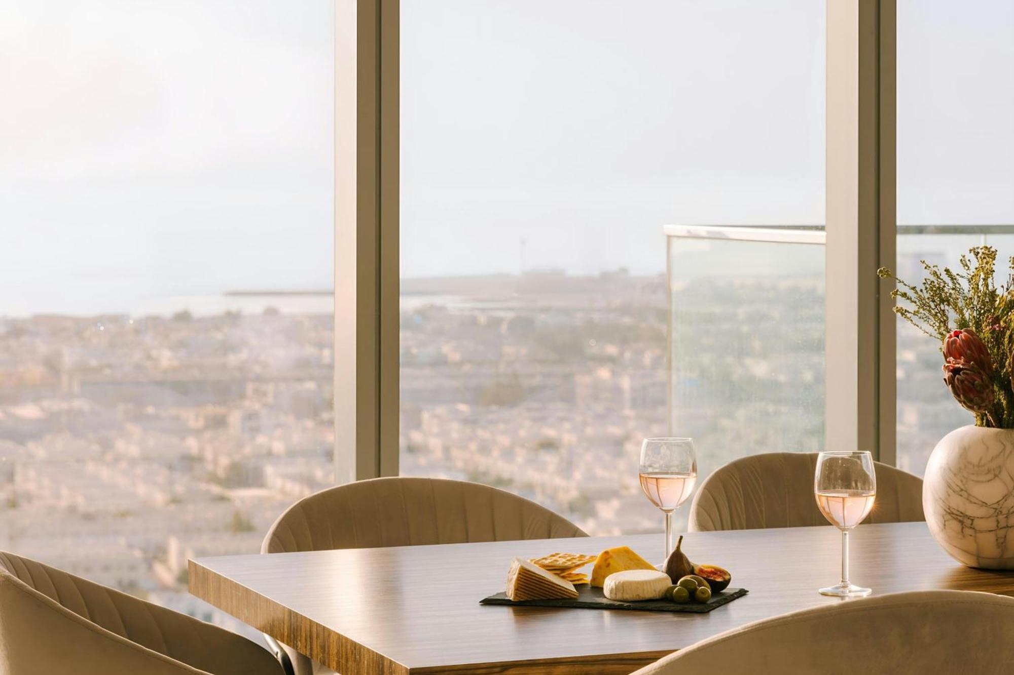 Sonder By Marriott Bonvoy Downtown Towers Apartments Dubai Bagian luar foto